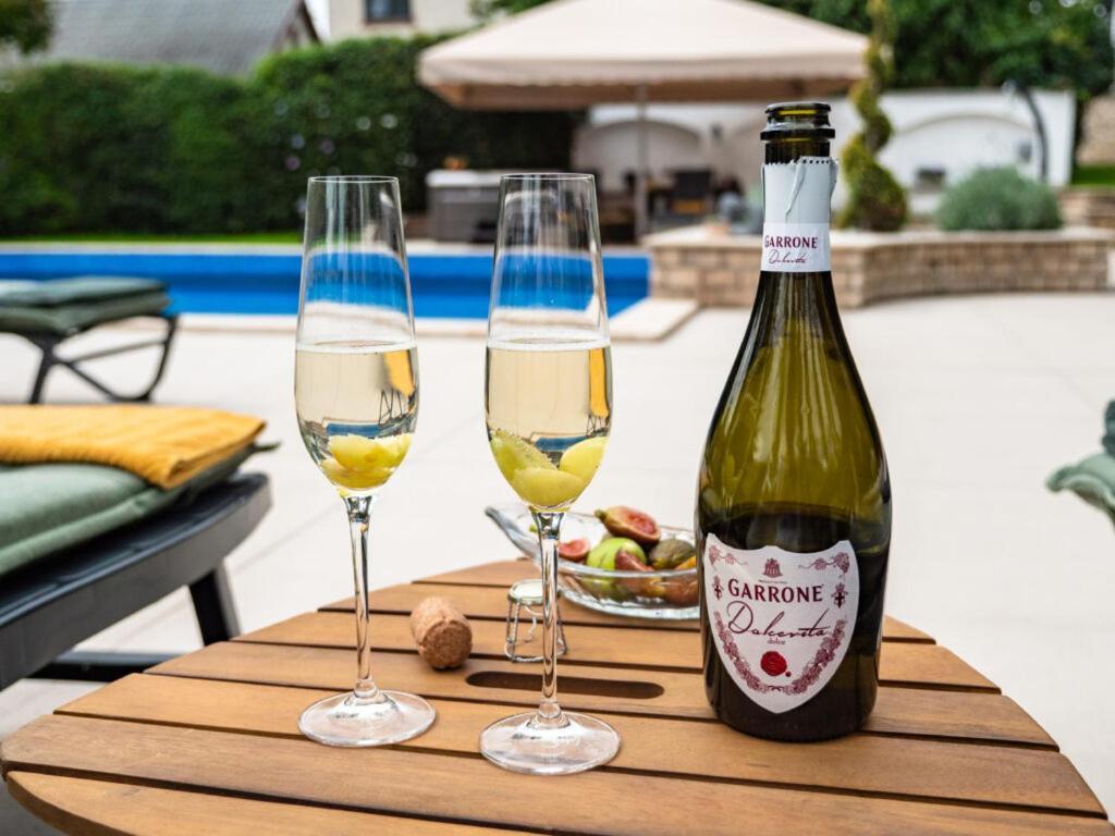 באלאטונפורד Fuege Villa Luxury & Wellness מראה חיצוני תמונה
